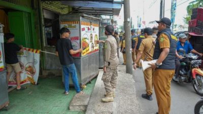 Camat Medan Petisah Tertibkan Lapak Pedagang Dikawasan Strategis Kota