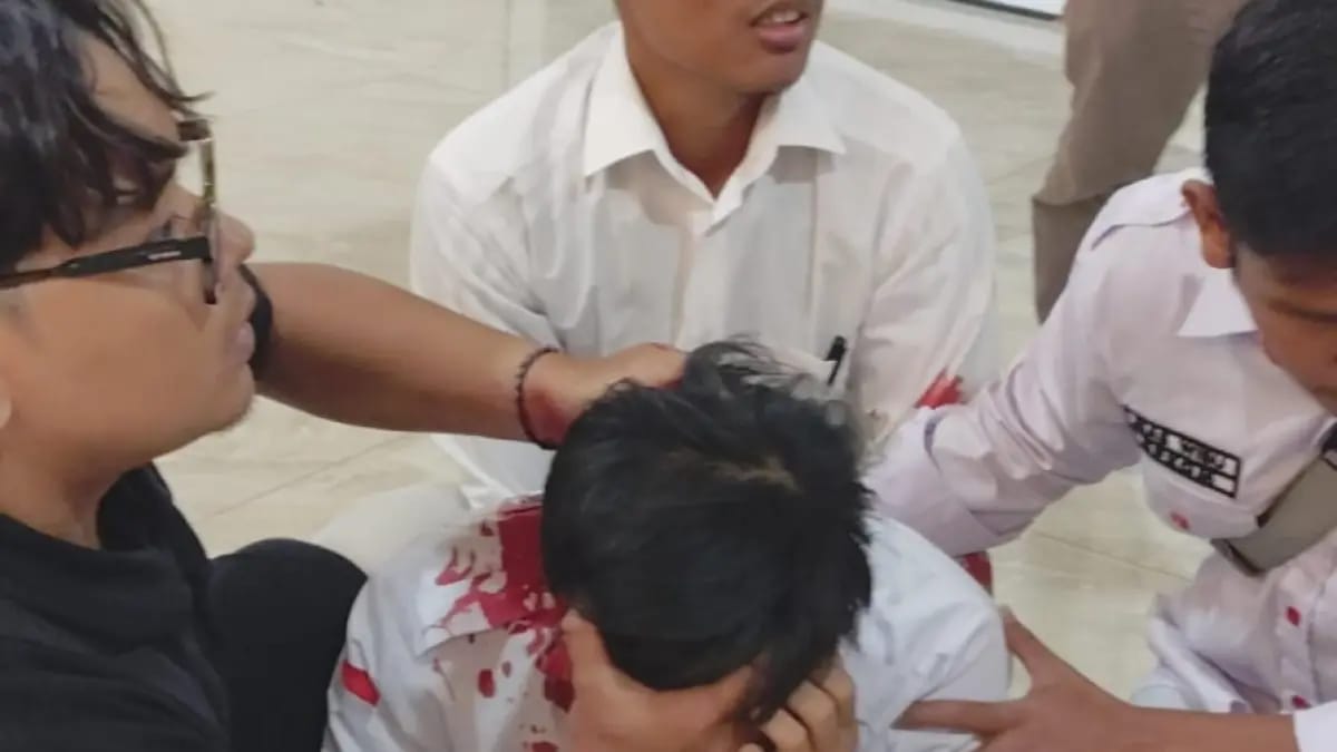 Pelantikan Alumni KAMMI Sumut di Kantor Gubernur Berakhir Chaos, Anggota Satpol PP Dilarikan ke Rumah Sakit