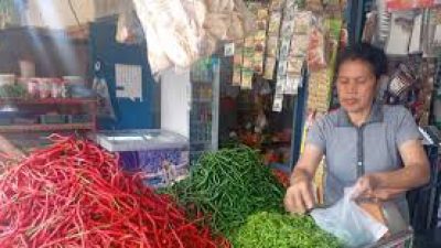 JELANG IDUL ADHA, HARGA CABAI MERAH DAN RAWIT DI PASAR SUKARAMAI MEDAN MERANGKAK NAIK