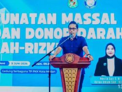 Rico Waas Bawa Keceriaan di Sunat Massal Sah-Rizki, 42 Anak Ikut dan Ibu Tunggal Terima Santunan